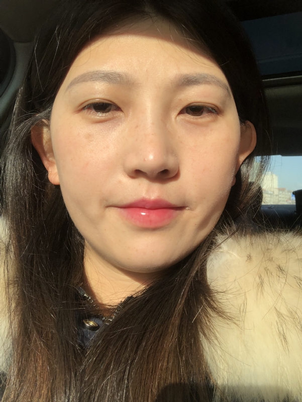 轻闭双眼的第一张照片--淄博相亲服务中心
