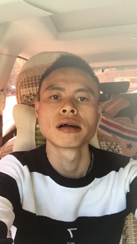 小何的第一张照片--淄博相亲服务中心