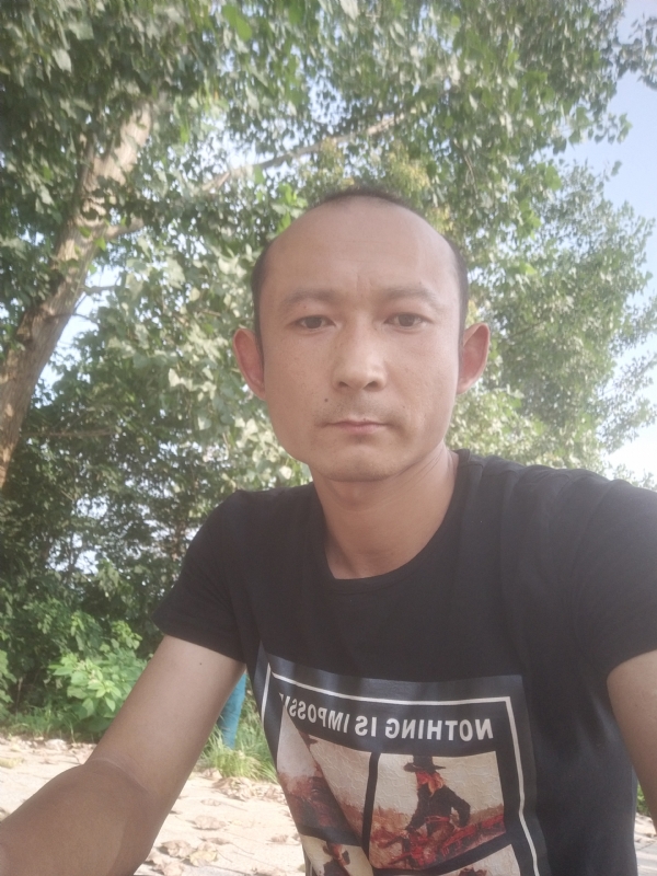 80大叔的第二张照片--淄博相亲服务中心