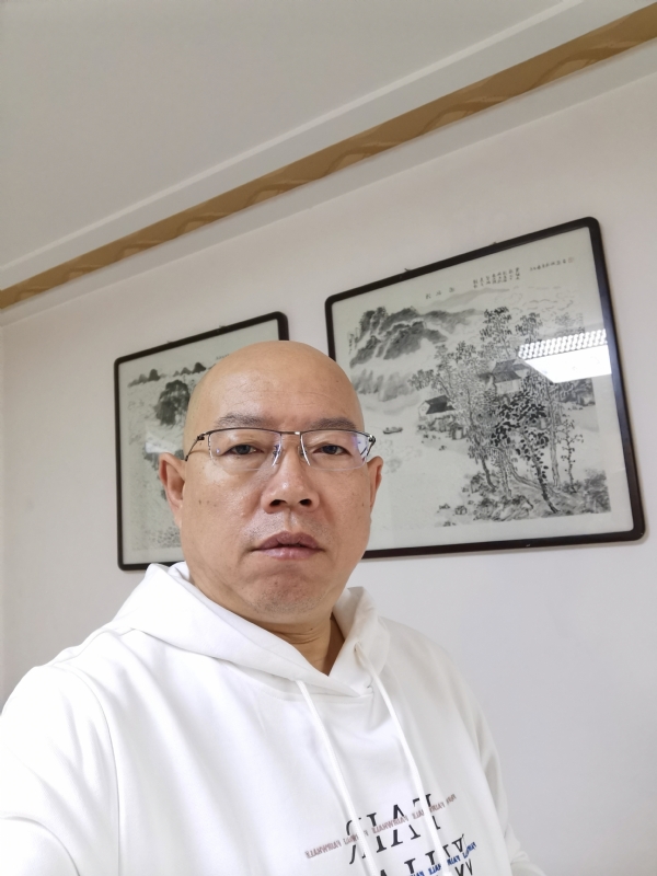 光头博士的第一张照片--淄博相亲服务中心