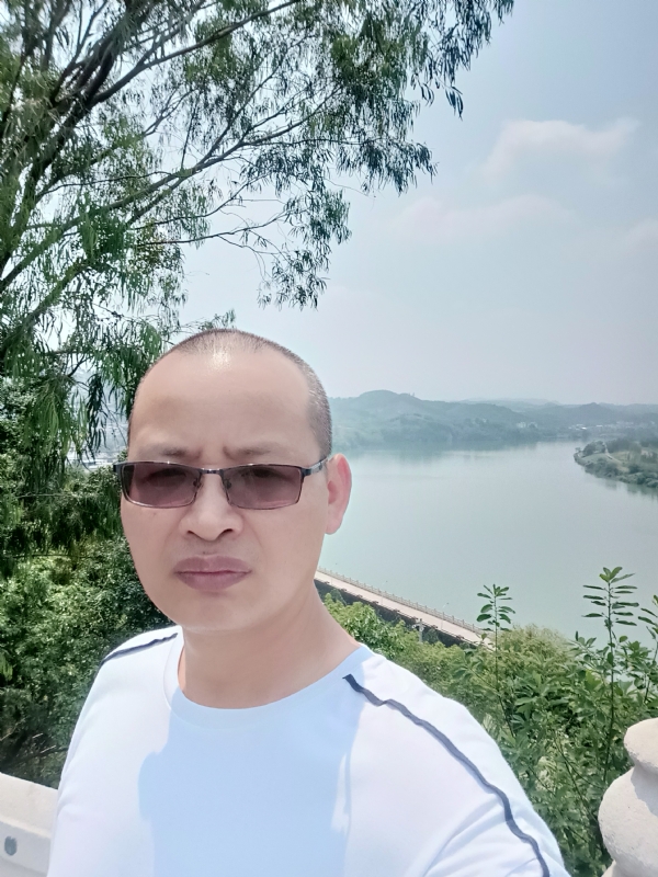随缘随性的第一张照片--淄博相亲服务中心
