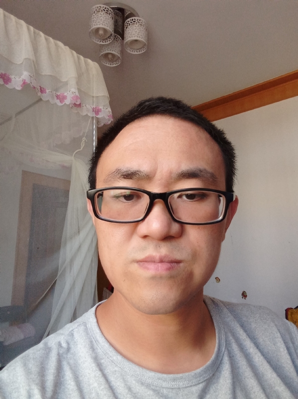 小涨常鸿的第一张照片--淄博相亲服务中心