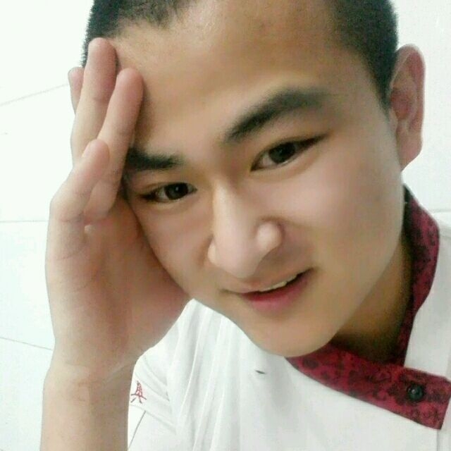 人潮拥挤的第一张照片--淄博相亲服务中心