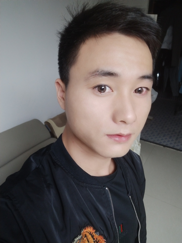 何凡的第三张照片--淄博相亲服务中心