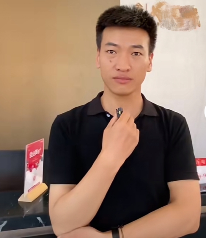 一杯梁白开的第一张照片--淄博相亲服务中心