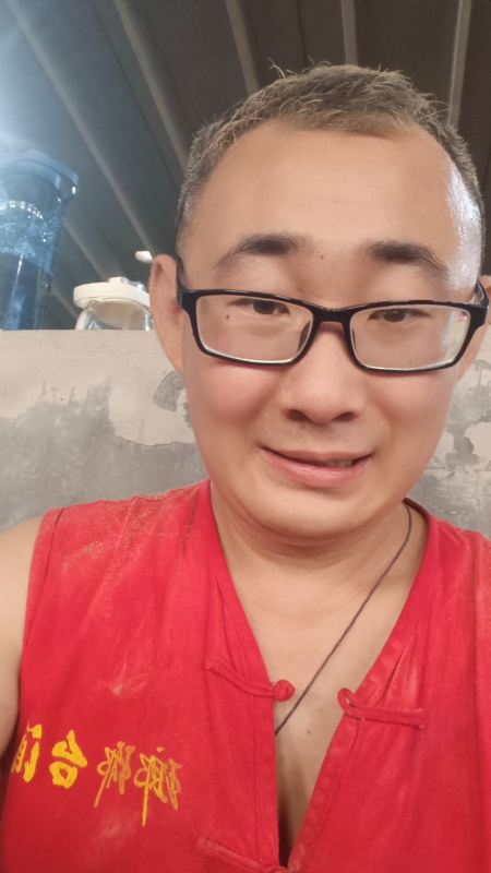 黑黑一笑的第二张照片--淄博相亲服务中心